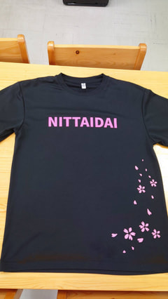 ２回目の日体大バドミントン部オリジナルＴシャツ2025のご案内。