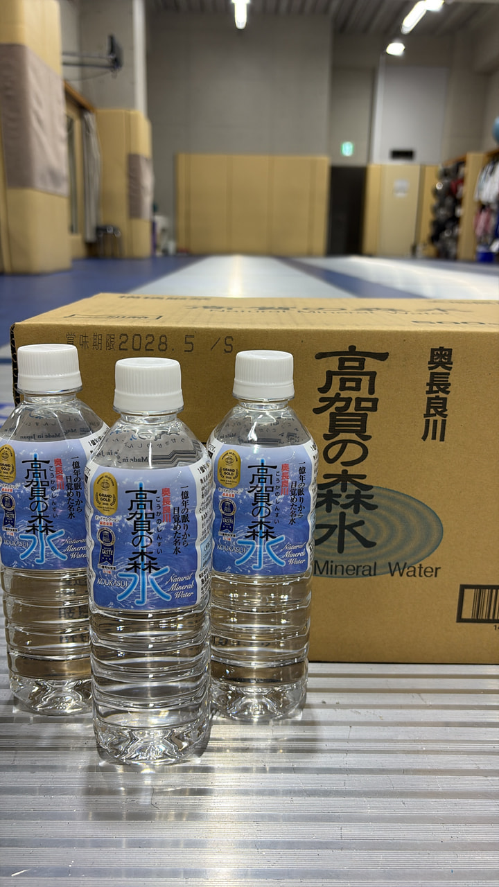奥長良川名水株式会社様より「高賀の森水」をご提供いただきました