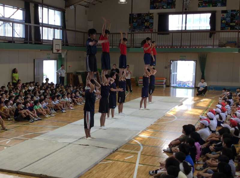 塔山小学校　マット演技発表